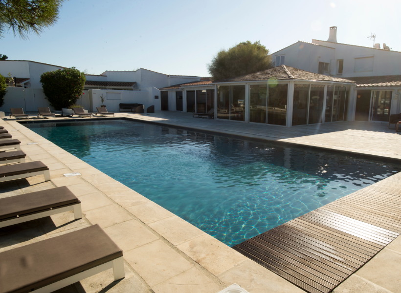 Ecova: Submerged pool cover